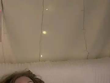 Stripchat Live Sex Cam of AnnyBangs