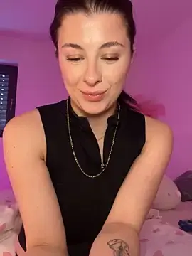 Stripchat Free Porn Cam of Mia-Minou