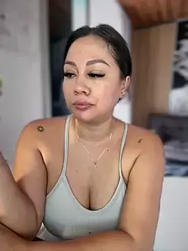 Stripchat Live Sex Cam of ValeryGrey