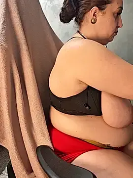 Stripchat Live Sex Cam of AvaSquirtMilf