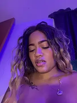 Stripchat Sex Cam of riri_brunnete