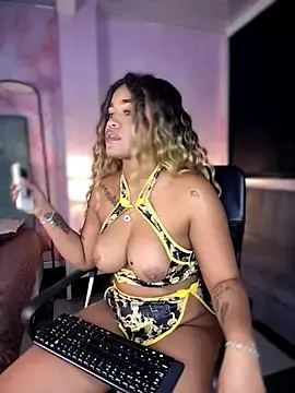 Stripchat Adult Video Chat of riri_brunnete