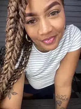 Stripchat Live Porn of riri_brunnete