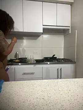 Stripchat Live Sex Cam of riri_brunnete