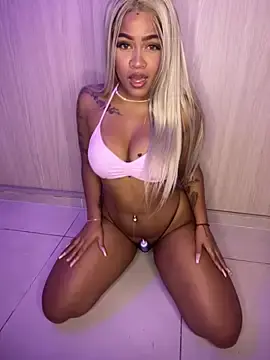Stripchat Sex Cam of riri_brunnete