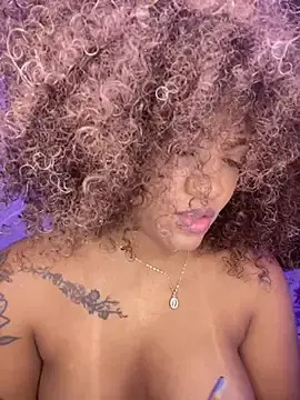 Stripchat Sex Chat of riri_brunnete