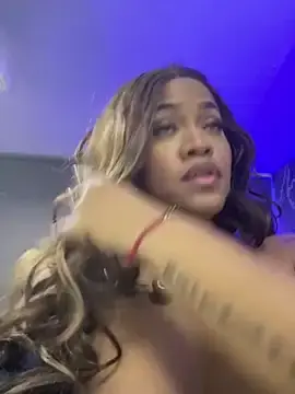 Stripchat Free Porn Cam of riri_brunnete
