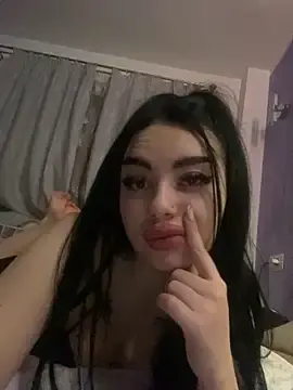 Stripchat Sex Cam of Briana_lrs