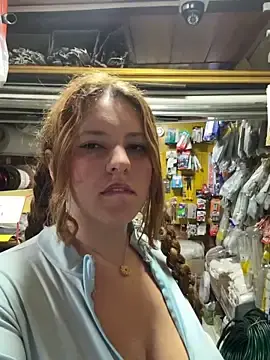 Stripchat Sex Cam of MADAME-ARLETTE