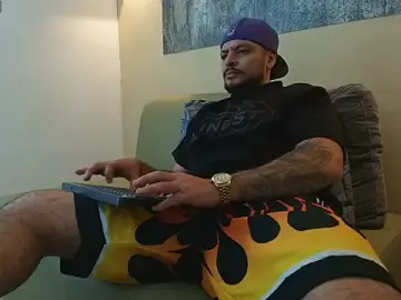 Stripchat Free Porn Cam of TROY_KIRK