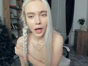 Stripchat Adult Webcam of KristalCrowner