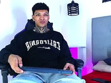 Stripchat Free Porn Cam of Rick_Wade