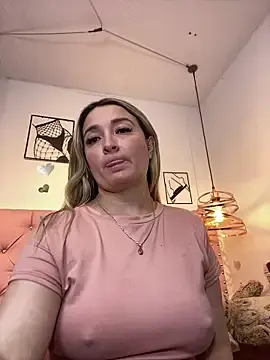 Stripchat Watch Live Sex Cams of antonella87