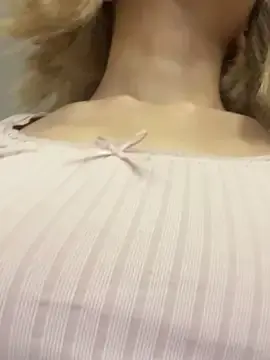 Stripchat Live Sex Cam of SweetBunnyGF