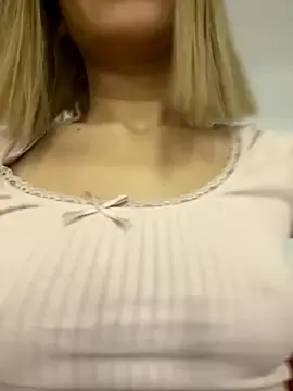 Stripchat Nude Webcam of SweetBunnyGF