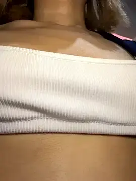 Stripchat Live Sex Cam of SweetBunnyGF