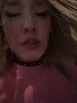 Stripchat Free Porn Cam of SweetBunnyGF