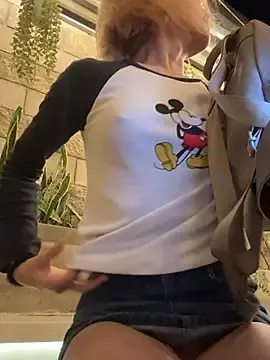 Stripchat Sex Cam of SweetBunnyGF