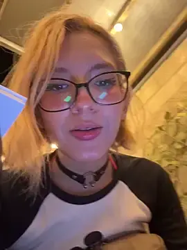 Stripchat Free Porn Cam of SweetBunnyGF
