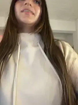 Stripchat Free Live Porn of aly_golden_