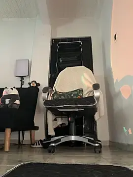 Stripchat Free Live Porn of aly_golden_