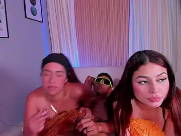 Stripchat Live Sex Cam of red_point_x