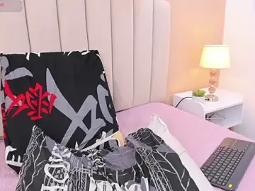 Stripchat Live Sex Cam of Mia_thompson_19