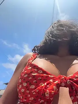 Stripchat Live Sex Cam of sexi_noemi