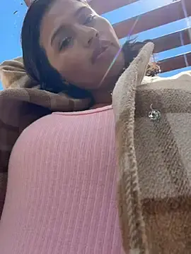 Stripchat Live Sex Cam of sexi_noemi