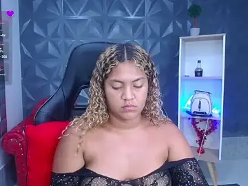 Stripchat Live Sex Cam of Cristal_War