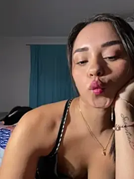 Stripchat Sex Cam of Kimmymadison-