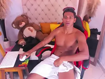 Stripchat Live Sex Cam of noah_sthone