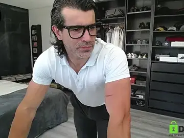 Stripchat Live Sex of latinoo23bom