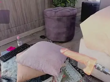 Stripchat Live Sex Cam of HelenaCole-