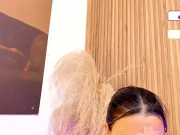 Stripchat Live Porn of sofhiaa_adaams