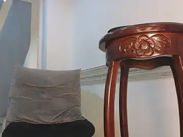 Stripchat Live Sex Cam of Theravenlux