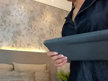 Stripchat Sex Cam of JadaKai