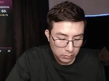 Stripchat Live Sex Cam of andrewmhilton_