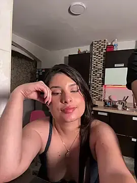 Stripchat Sex Cam of kevin_hotgirls