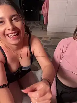 Stripchat Nude Webcam of kevin_hotgirls