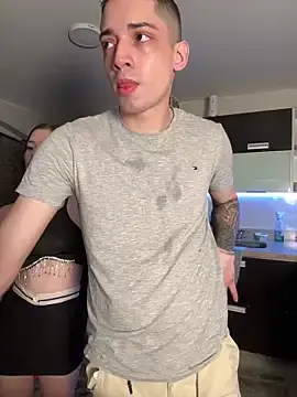 Stripchat Sex Cam of kevin_hotgirls