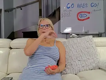 Stripchat Live Sex Cam of FitCougar