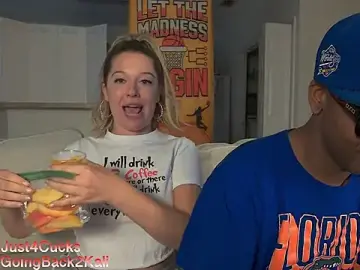 Stripchat Live Sex Cam of boomboomr00m