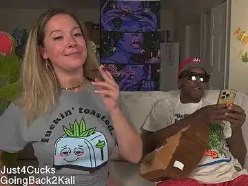 Stripchat Live Sex Cam of boomboomr00m