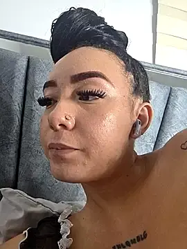 Stripchat Sex Cam of alaia_princess