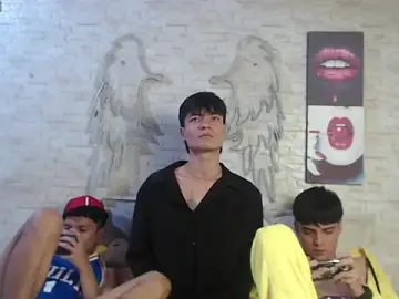 Stripchat Sex Chat of axel_milo_kairo_and_noa