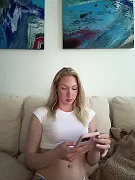 Stripchat Free Porn Cam of LuisaBecker