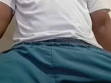 Stripchat Live Sex Cam of royblackbigpvt