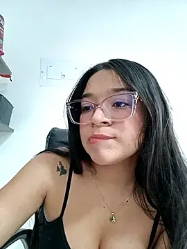 Stripchat Watch Live Sex Cams of -VICKKY