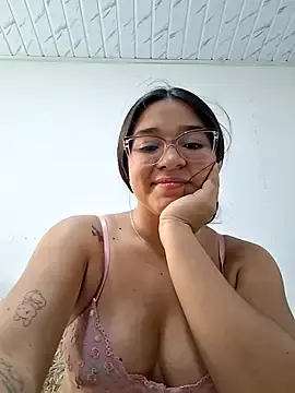 Stripchat Free Live Porn of -VICKKY